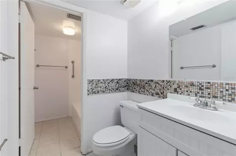 Bath - 521 Midway Dr #B, Ocala, FL 34472 photo 1 of 3