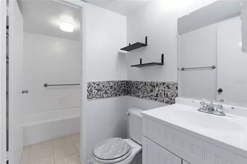 Bath - 521 Midway Dr #B, Ocala, FL 34472 photo 2 of 3