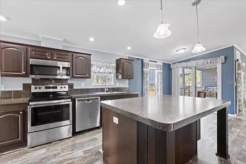 Kitchen - 1910 NE 155th Ct, Williston, FL 32696 photo 3 of 4