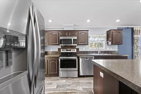 Kitchen - 1910 NE 155th Ct, Williston, FL 32696 photo 4 of 4