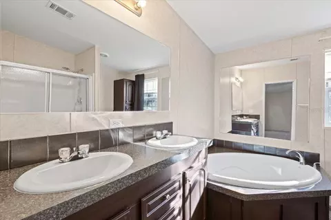 Bath - 1910 NE 155th Ct, Williston, FL 32696 photo 1 of 3