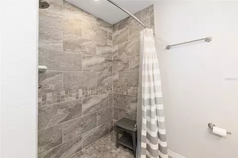 Bath - 99 Pecan Dr, Ocala, FL 34472 photo 2 of 3