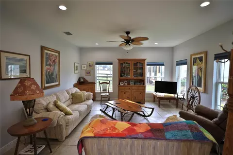 Living - 9549 NW 80th Ave, Ocala, FL 34482 photo 2 of 5