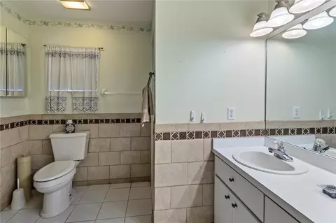 Bath - 4634 NW 35th St, Ocala, FL 34482 photo 2 of 4