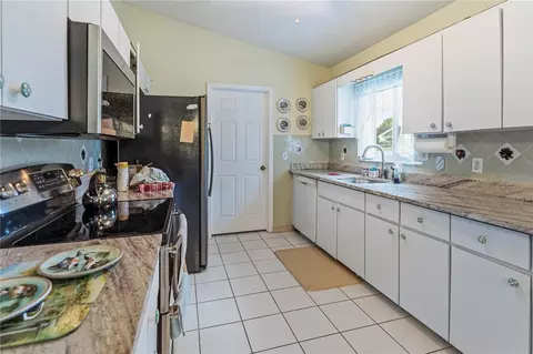 Kitchen - 4634 NW 35th St, Ocala, FL 34482 photo 1 of 3
