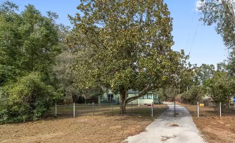 Exterior - 7075 SE Highway 25a, Belleview, FL 34420 photo 11 of 15