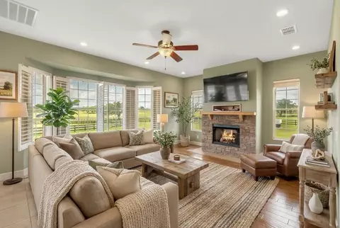 Living - 12610 NW Gainesville Rd, Reddick, FL 32686 photo 4 of 6