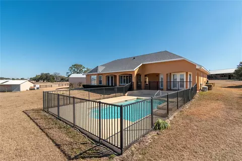 Exterior - 12610 NW Gainesville Rd, Reddick, FL 32686 photo 12 of 15