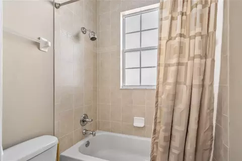 Bath - 12610 NW Gainesville Rd, Reddick, FL 32686 photo 7 of 8
