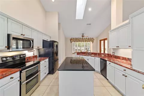 Kitchen - 7939 SE 12th Cir, Ocala, FL 34480 photo 4 of 5