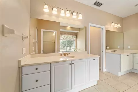 Bath - 7939 SE 12th Cir, Ocala, FL 34480 photo 3 of 6