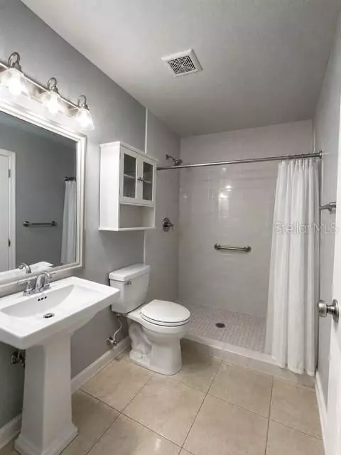 Bath - 61 Walnut Dr, Ocala, FL 34480 photo 1 of 2