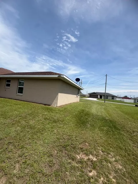 Exterior - 61 Walnut Dr, Ocala, FL 34480 photo 5 of 6