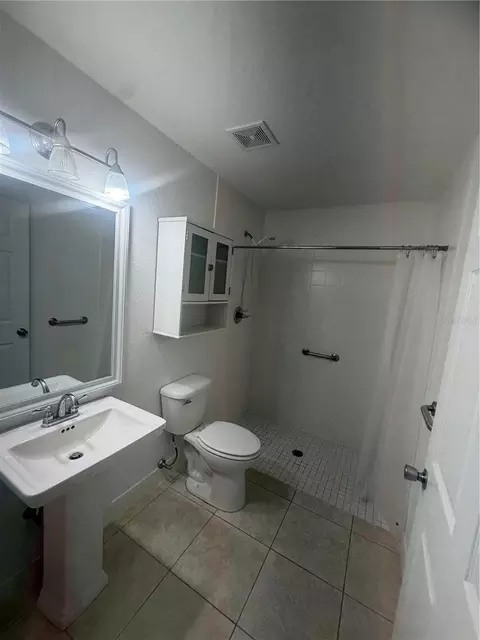 Bath - 61 Walnut Dr, Ocala, FL 34480 photo 1 of 2