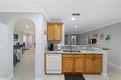 Kitchen - 8125 SW 81st Loop, Ocala, FL 34476 photo 4 of 7