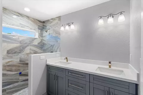 Bath - 5122 Pecan Rd, Ocala, FL 34472 photo 1 of 3