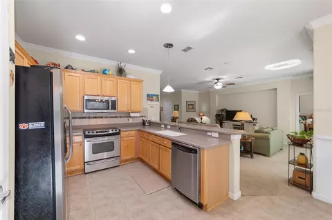 Kitchen - 9419 SW 66th Loop, Ocala, FL 34481 photo 4 of 5