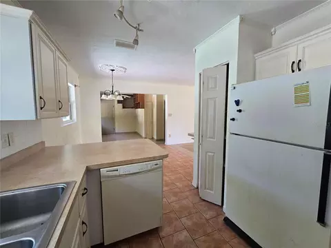 Kitchen - 1324 SE 33rd Ter, Ocala, FL 34471 photo 2 of 3