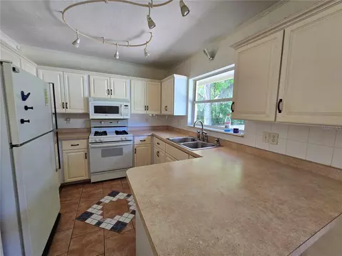 Kitchen - 1324 SE 33rd Ter, Ocala, FL 34471 photo 1 of 3