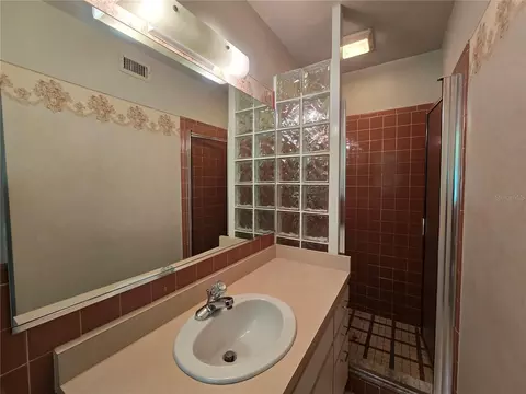 Bath - 1324 SE 33rd Ter, Ocala, FL 34471 photo 3 of 4
