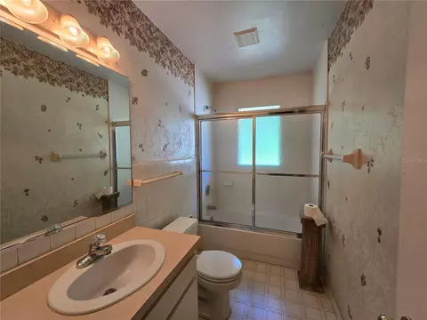 Bath - 1324 SE 33rd Ter, Ocala, FL 34471 photo 4 of 4