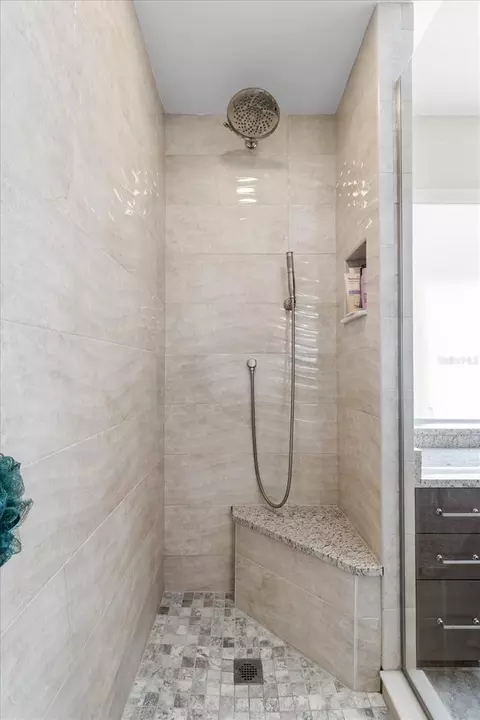 Bath - 7305 Tropical Dr, Weeki Wachee, FL 34607 photo 4 of 8