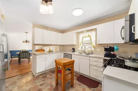 Kitchen - 20934 Third Ave, Dunnellon, FL 34431 photo 2 of 3