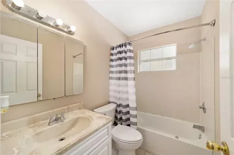 Bath - 20934 Third Ave, Dunnellon, FL 34431 photo 2 of 2