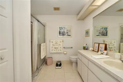 Bath - 8319 SW 108th Loop, Ocala, FL 34481 photo 1 of 2