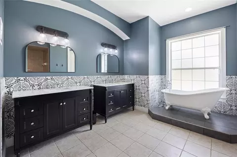 Bath - 25 SE 69th Pl, Ocala, FL 34480 photo 2 of 9