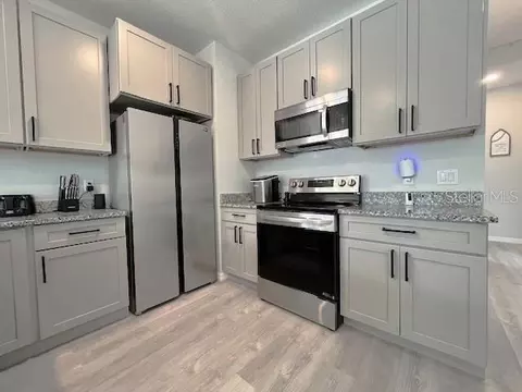 Kitchen - 900 NE 150th Ct, Williston, FL 32696 photo 5 of 8