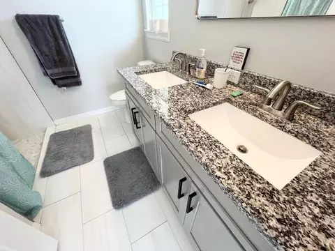 Bath - 900 NE 150th Ct, Williston, FL 32696 photo 4 of 7
