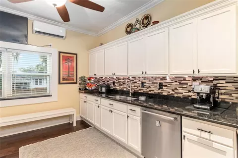 Kitchen - 44 SE 9th Ter, Ocala, FL 34471 photo 5 of 9