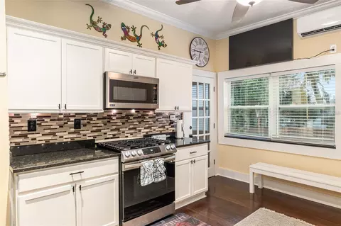 Kitchen - 44 SE 9th Ter, Ocala, FL 34471 photo 7 of 9