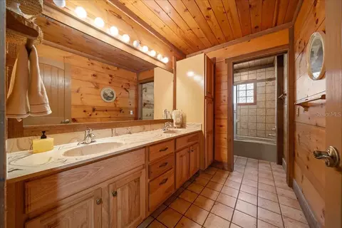 Bath - 3551 E Highway 329, Anthony, FL 32617 photo 5 of 10