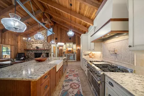 Kitchen - 3551 E Highway 329, Anthony, FL 32617 photo 4 of 12