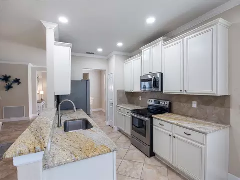 Kitchen - 9123 SW 70th Loop, Ocala, FL 34481 photo 1 of 5