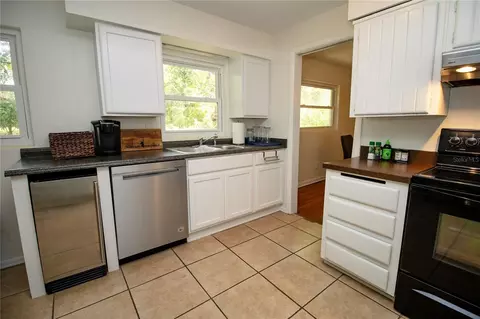 Kitchen - 2910 SW 1st Ave, Gainesville, FL 32607 photo 4 of 5