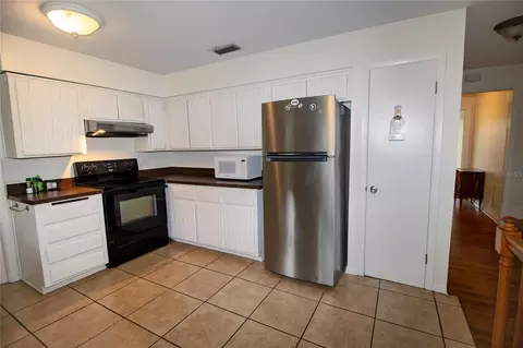 Kitchen - 2910 SW 1st Ave, Gainesville, FL 32607 photo 5 of 5