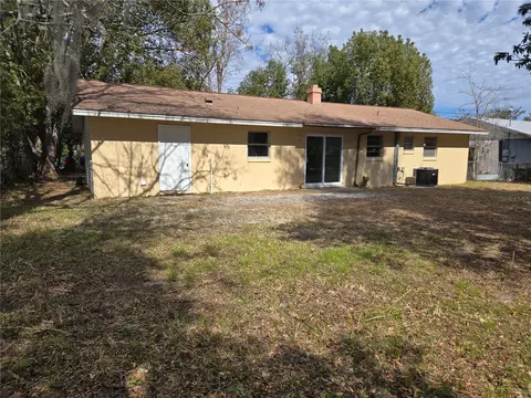 Exterior - 2204 SW 6th St, Ocala, FL 34471 photo 2 of 4
