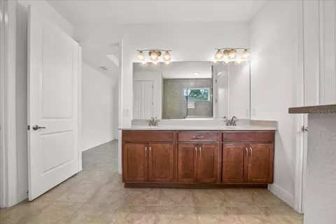Bath - 10252 SW 96th Loop, Ocala, FL 34481 photo 4 of 6