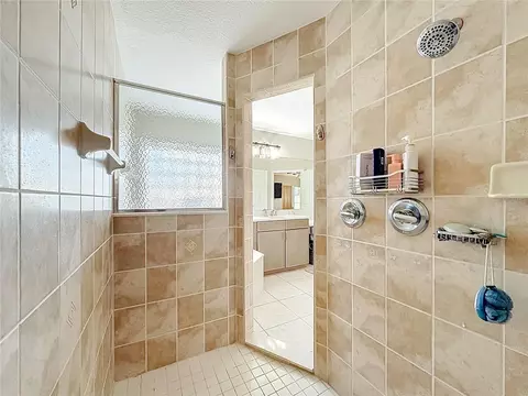 Bath - 3245 NW 137th Pl, Reddick, FL 32686 photo 4 of 5