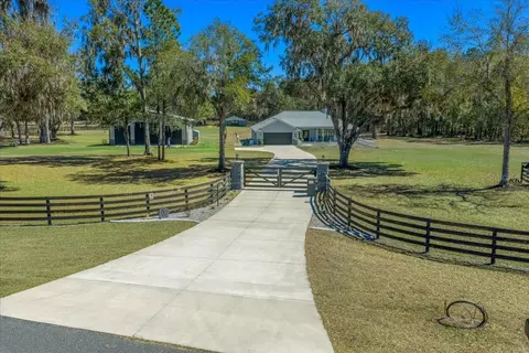 6655 NW 145th Avenue Rd, Morriston, FL 32668