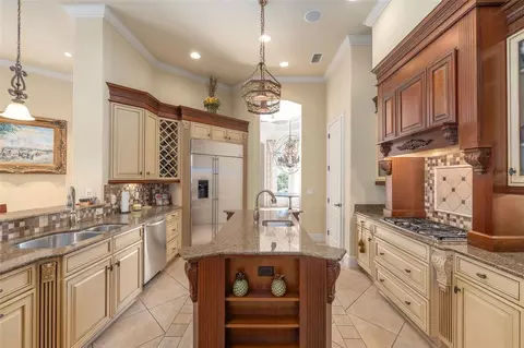 Kitchen - 695 SE 47th Loop, Ocala, FL 34480 photo 6 of 10
