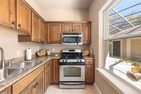 Kitchen - 695 SE 47th Loop, Ocala, FL 34480 photo 10 of 10