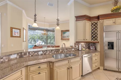 Kitchen - 695 SE 47th Loop, Ocala, FL 34480 photo 4 of 10