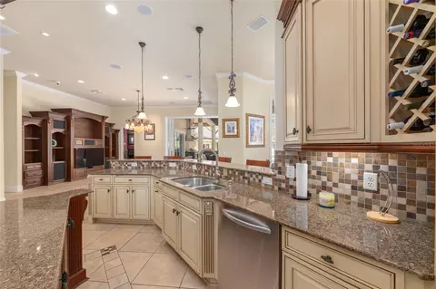 Kitchen - 695 SE 47th Loop, Ocala, FL 34480 photo 5 of 10