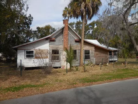 304 NE 2nd St, Trenton, FL 32693