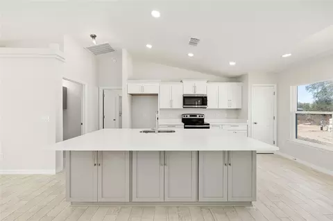 Kitchen - 49 Locust Loop Cir, Ocala, FL 34472 photo 2 of 4