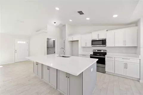 Kitchen - 49 Locust Loop Cir, Ocala, FL 34472 photo 1 of 4